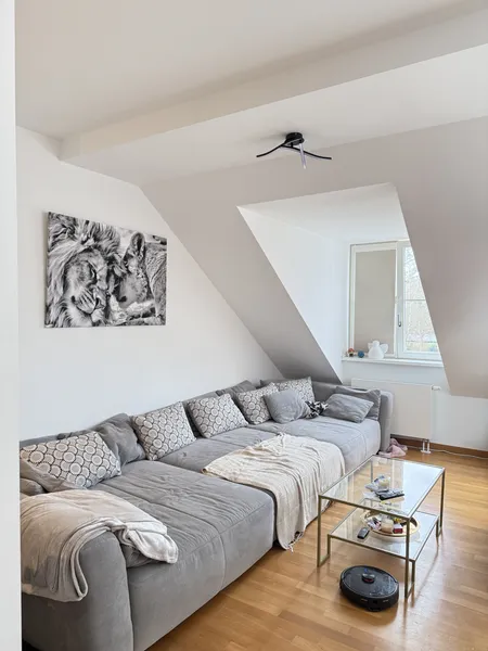 Stilvoll modernisiert: 3-Zimmer-Dachgeschosswohnung in Kladow — photo 1